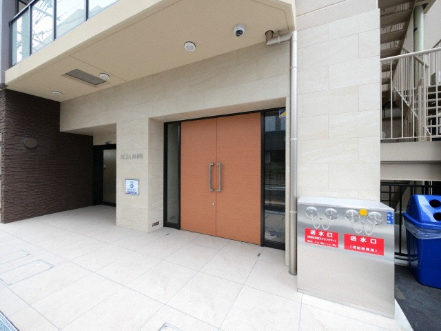 ALZA西本町のエントランス