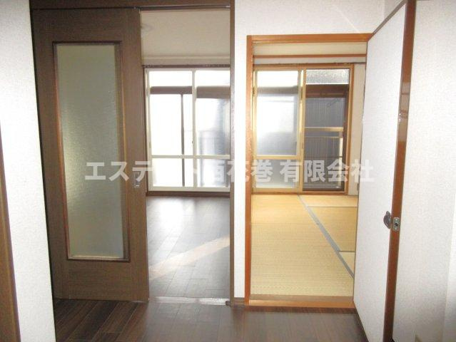 シティハイムサンポートⅠ　Ⅱの内装|洋室、和室のそれぞれの入口があります。