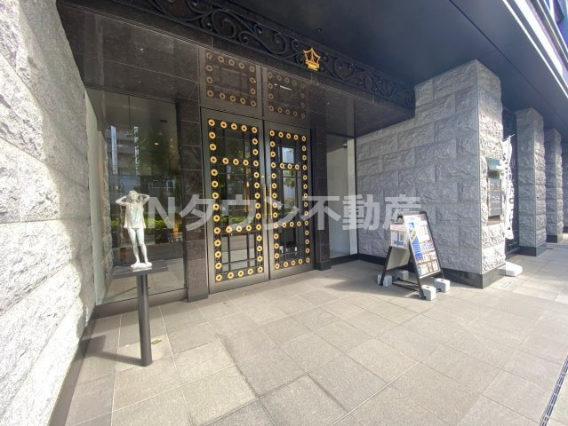 【エントランス】 | セイワパレス丸の内駅前プレミア | ゆとりのあるエントランスです