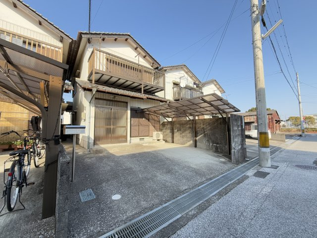 貸家(葛島3-8-17)の駐車場