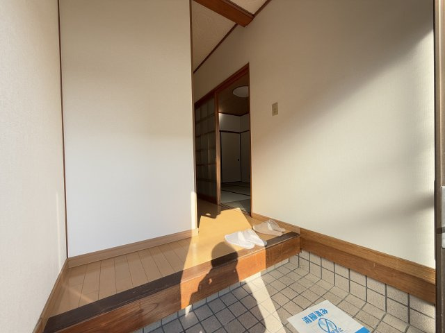 貸家(葛島3-8-17)の玄関