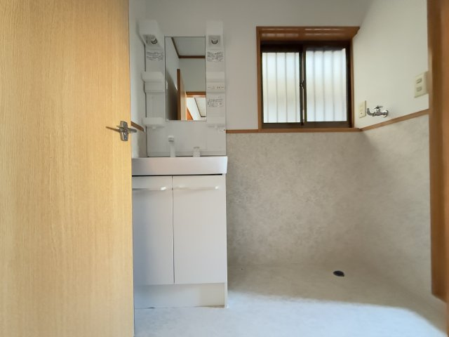 貸家(葛島3-8-17)の独立洗面台