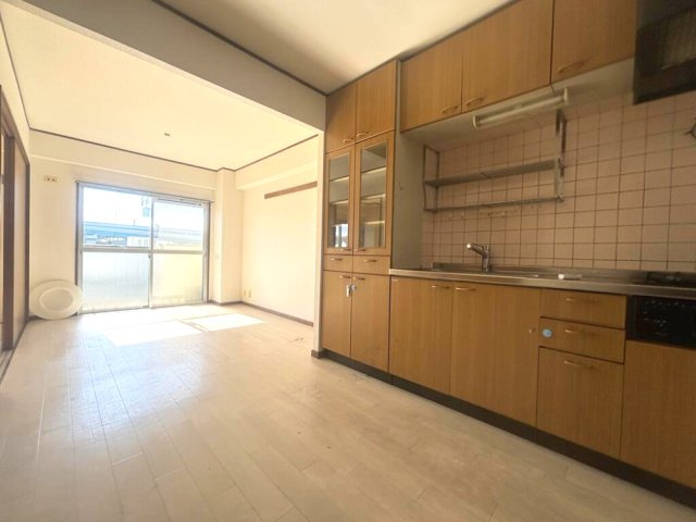 神戸青果食品商業組合会館の居間・リビング