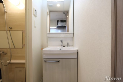 【独立洗面台】 | プレサンス東別院セレニス | 独立洗面台、小物を置くことができて便利です