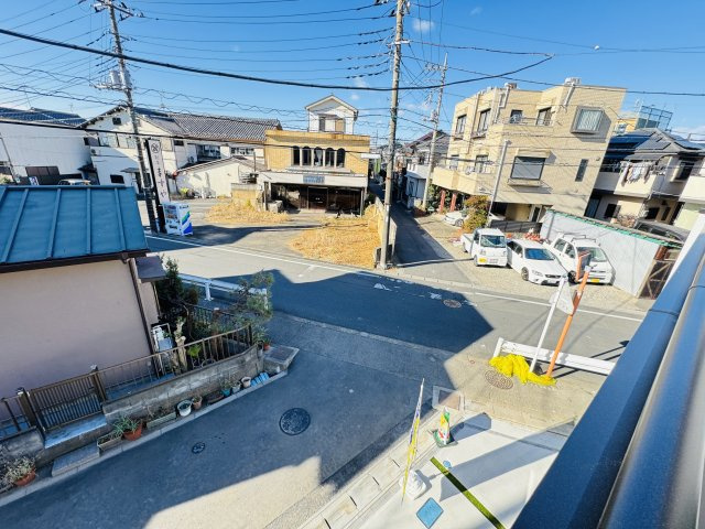 三郷市戸ケ崎新築戸建【吹上小学校：10分】の前面道路含む現地写真|西側前面道路・幅員約7.7ｍ