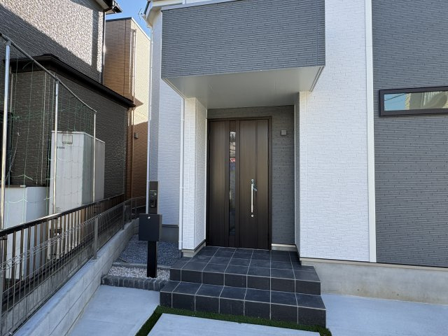 三郷市戸ケ崎新築戸建【吹上小学校：10分】のエントランス|エントランス・玄関ポーチ