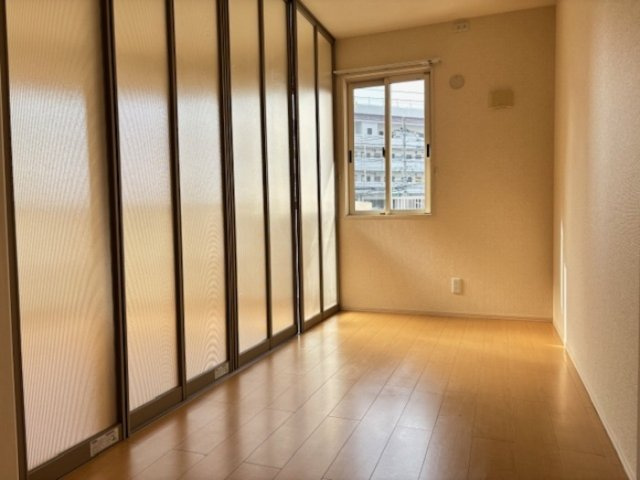 ベアーレ高屋敷の寝室|風通しも良い寝室です☆