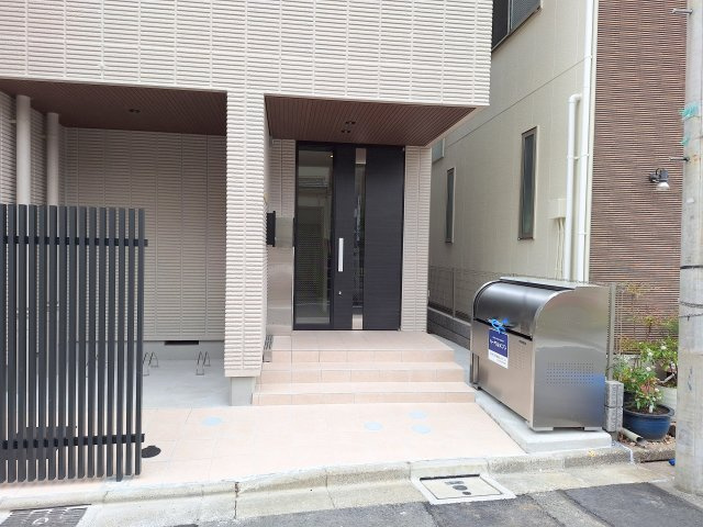 カーサＴＳ根津のエントランス