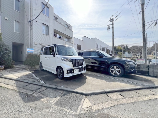 プランドールの駐車場