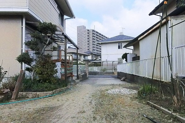 【庭】 | 糸島市前原南２丁目　戸建て | お庭には駐車場から直接入れます