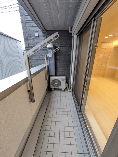 外に洗濯物が干せます