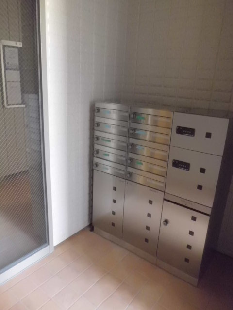 フェリオ鶴見のロビー|宅配ボックス付