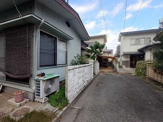 【前面道路含む現地写真】