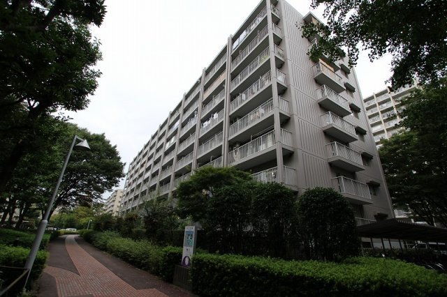 【外観】 | 志木ニュータウン中央の森弐番街4号棟　（丸井志木店） | 明るい日差しが差し込む心地よい住空間で、毎日が快適にすごせます。