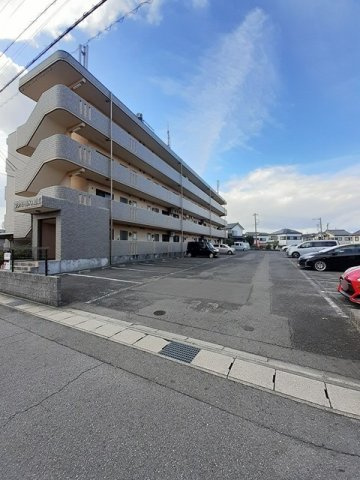 ファミールＫ向山Ⅱ　　 刈谷市近郊の賃貸はクラスホームの駐車場|駐車スペースもあります