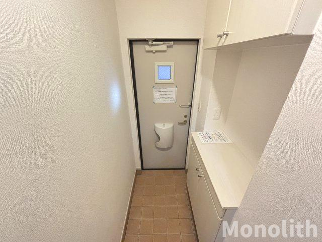 ジュネス王子の玄関