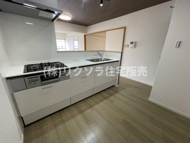 香里ヶ丘グランドハイツのキッチン|対面キッチン　リフォーム済み
■物件内覧・資金計画相談・住宅ローン相談、リフォーム相談、お問合せ受付中■
※当日・翌日のご内覧、ご相談はお電話でのお問合せがスムーズです！