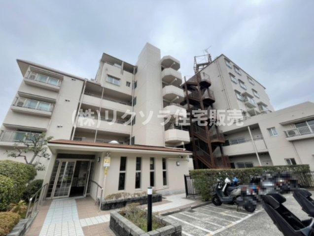 香里ヶ丘グランドハイツの外観|新しい生活にいかがでしょうか？外観はお住まいの顔になります。こだわりたいポイントですね。水回りリフォームやリノベーションも承ってます。
■現地見学・資金計画相談・住宅ローン相談もお問合せ受付中■