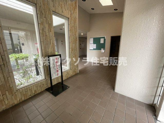 香里ヶ丘グランドハイツのエントランス|内部
■物件内覧・資金計画相談・住宅ローン相談、リフォーム相談、お問合せ受付中■
※当日・翌日のご内覧、ご相談はお電話でのお問合せがスムーズです！