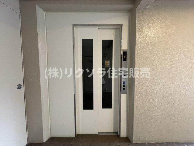 香里ヶ丘グランドハイツのその他共用部分|エレベーター1基
■物件内覧・資金計画相談・住宅ローン相談、リフォーム相談、お問合せ受付中■
※当日・翌日のご内覧、ご相談はお電話でのお問合せがスムーズです！
