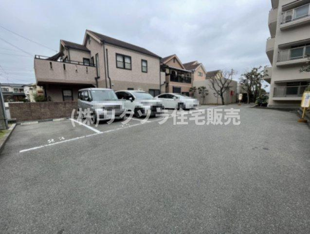 香里ヶ丘グランドハイツの駐車場|■物件内覧・資金計画相談・住宅ローン相談、リフォーム相談、お問合せ受付中■
※当日・翌日のご内覧、ご相談はお電話でのお問合せがスムーズです！