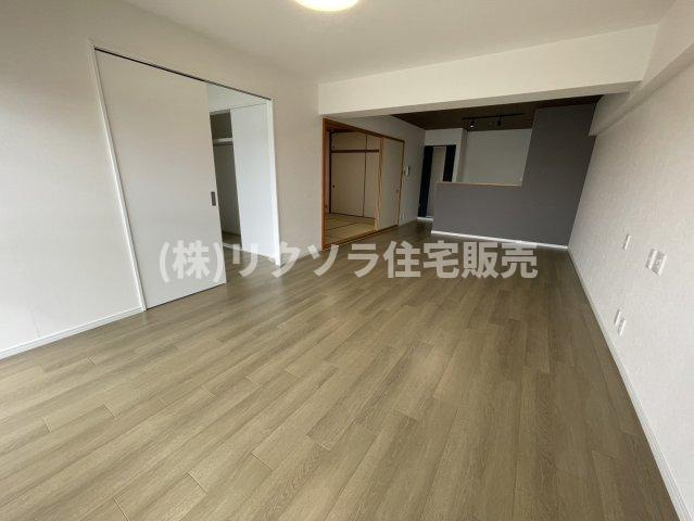 香里ヶ丘グランドハイツの洋室|洋室5.5帖
■物件内覧・資金計画相談・住宅ローン相談、リフォーム相談、お問合せ受付中■
※当日・翌日のご内覧、ご相談はお電話でのお問合せがスムーズです！