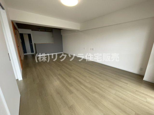 香里ヶ丘グランドハイツの寝室|洋室5.5帖　クローゼット
■物件内覧・資金計画相談・住宅ローン相談、リフォーム相談、お問合せ受付中■
※当日・翌日のご内覧、ご相談はお電話でのお問合せがスムーズです！