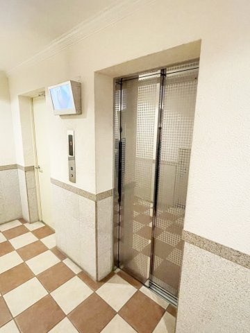エステムプラザ京都烏丸三条のその他共用部分|エレベーターです