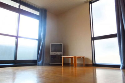 【居間・リビング】 | レオパレス中井町３