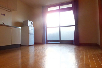 【居間・リビング】 | レオパレス中井町３