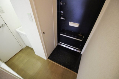 【玄関】 | レオパレスシャルマンⅡ | 玄関スペースにはシューズBOX・宅配BOXを完備！