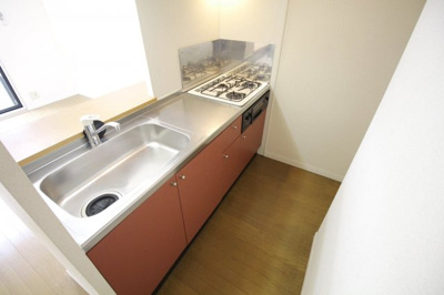 【キッチン】 | レオパレスシャルマンⅡ | ３口ガスコンロ付きのゆったりしたキッチンスペース♪