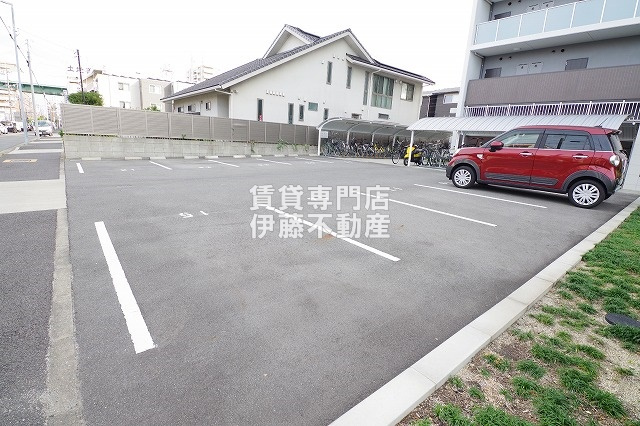 グランメゾン黒川の駐車場