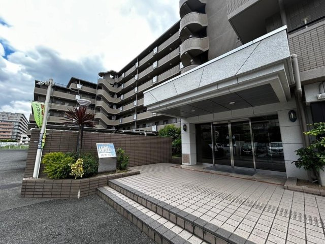 アンビエント枚方公園のエントランス|■物件内覧・資金計画相談・住宅ローン相談、リフォーム相談、お問合せ受付中■
※当日・翌日のご内覧、ご相談はお電話でのお問合せがスムーズです！