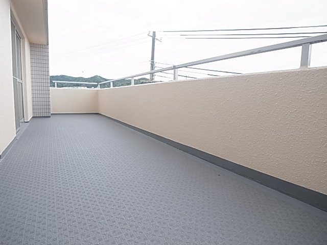 神戸市須磨区行幸町１丁目の賃貸マンションのバルコニー