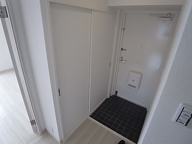 神戸市須磨区行幸町１丁目の賃貸マンションの玄関|シューズボックス付き