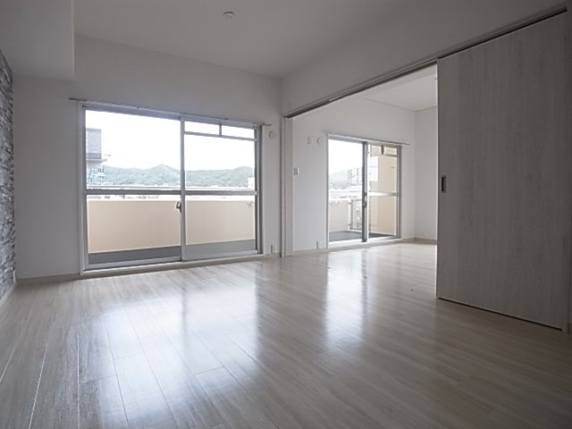 神戸市須磨区行幸町１丁目の賃貸マンションの居間・リビング|リビング