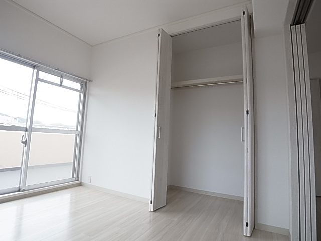 神戸市須磨区行幸町１丁目の賃貸マンションの収納