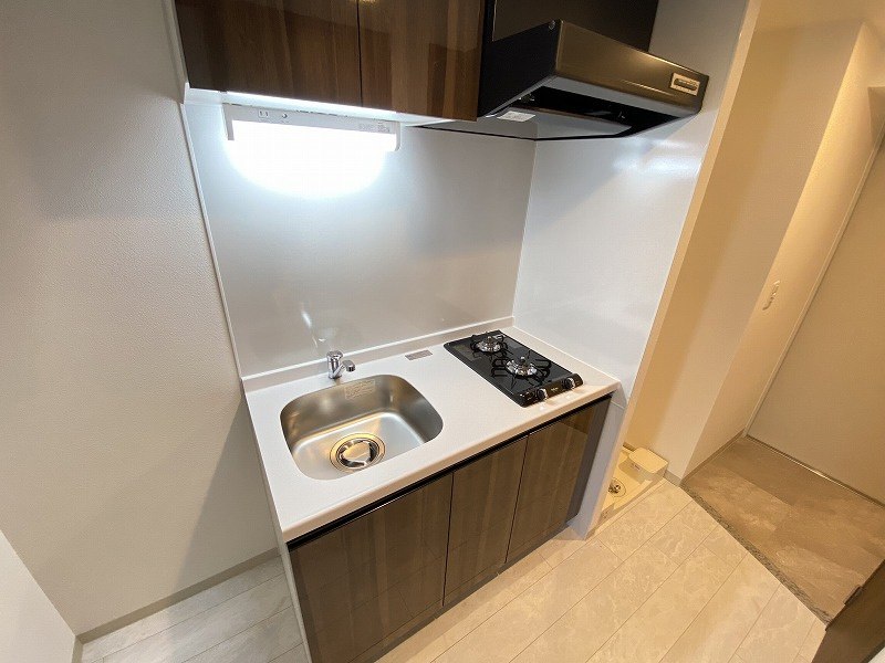 神戸市兵庫区湊町１丁目の賃貸マンションのキッチン|システムキッチン（ガス２口）