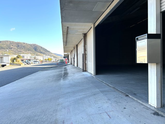 十一番町倉庫の駐車場