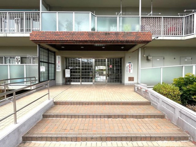 守口ハイライフB棟のエントランス|■物件内覧・資金計画相談・住宅ローン相談、リフォーム相談、お問合せ受付中■
※当日・翌日のご内覧、ご相談はお電話でのお問合せがスムーズです！