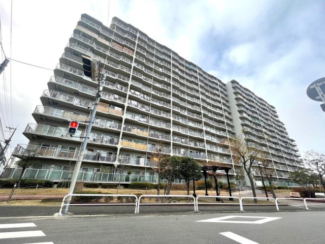 守口ハイライフB棟の外観|新しい生活にいかがでしょうか？外観はお住まいの顔になります。こだわりたいポイントですね。水回りリフォームやリノベーションも承ってます。
■現地見学・資金計画相談・住宅ローン相談もお問合せ受付中■
