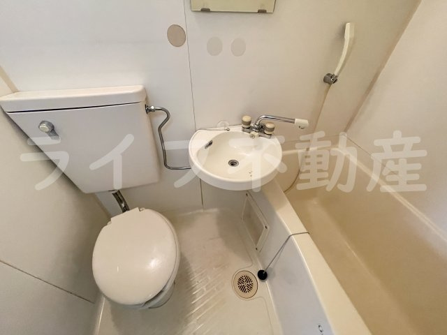ラ・メゾン中小阪の独立洗面台|独立洗面台で身支度をすべて済ませてしまいましょう