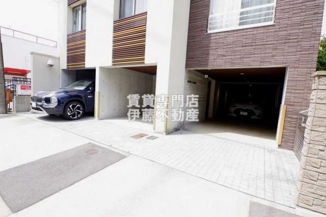 名古屋市東区東大曽根町の賃貸マンションの駐車場