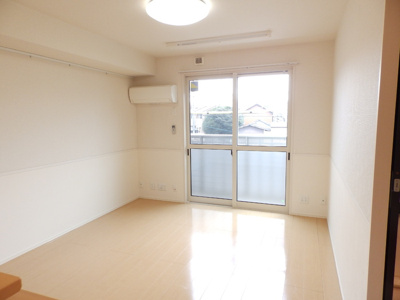 【居間・リビング】 | コアロード弐番館 | ゆったりとしたリビングです