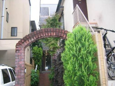 【エントランス】 | ルラシオン三宿 | 敷地入り口のアーチ♪