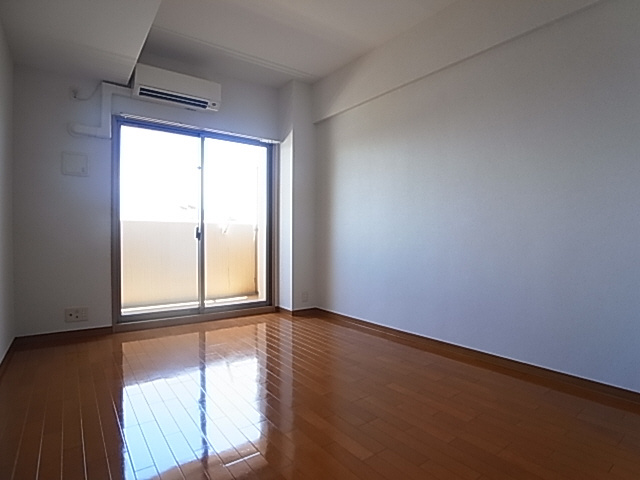 神戸市須磨区大池町５丁目の賃貸マンションの居間・リビング|リビング室内