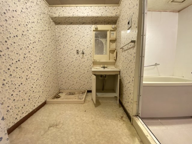 ジークレフ御影台A棟の洗面所|忙しい朝には欠かせない洗面所です