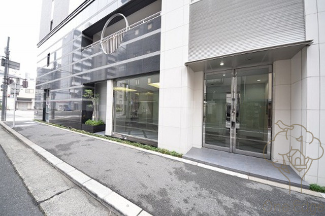 セイワパレス新梅田のエントランス