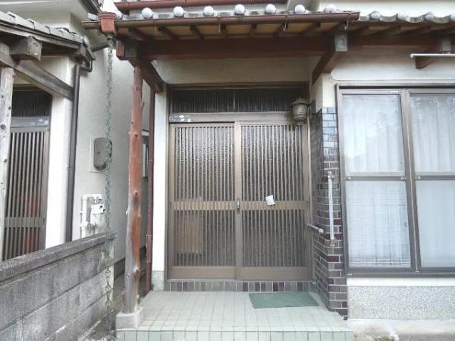 招提大谷3丁目　中古一戸建ての玄関|和風な玄関
■物件内覧・資金計画相談・住宅ローン相談、リフォーム相談、お問合せ受付中■
※当日・翌日のご内覧、ご相談はお電話でのお問合せがスムーズです！